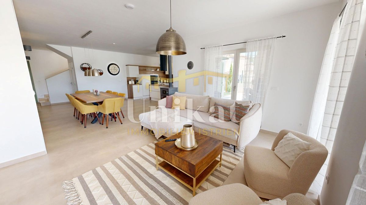 Hiša blizu Vižinade - vrt, bazen, 4 spalnice